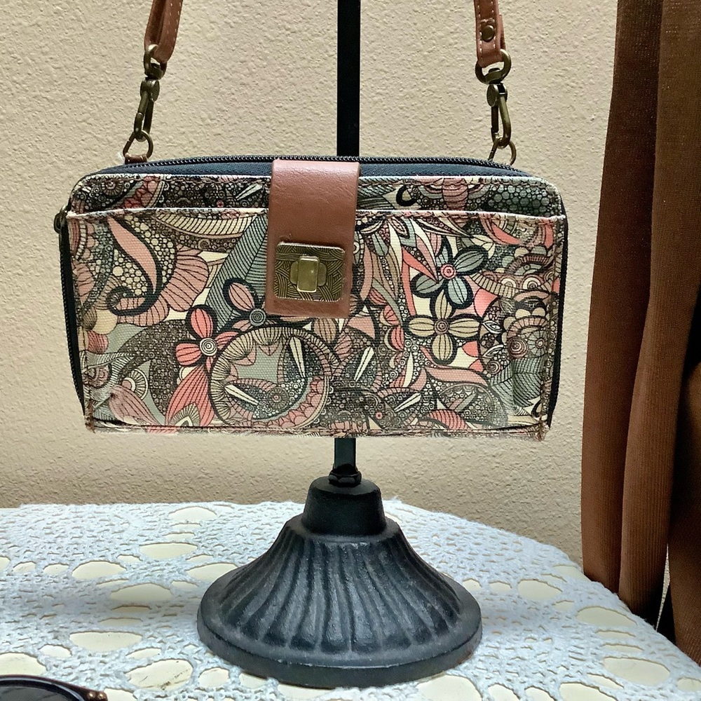 SAKROOTS Crossbody/ Clutch/Wallet/Smart Phone Bag Sienna Spirit Desert